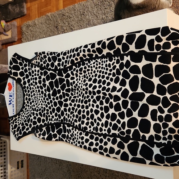 Michael Kors form fitting knit dress size 8 beautiful black and white print - Picture 1 of 3